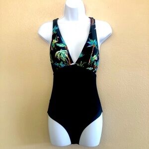 CUPSHE Women’s Tropical Deep V-Neckline Strappy Back Rushing One Piece Swimsuit